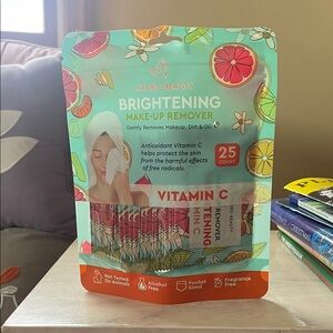 Brightening Make-Up Remover with Vitamin C - 25 Count
